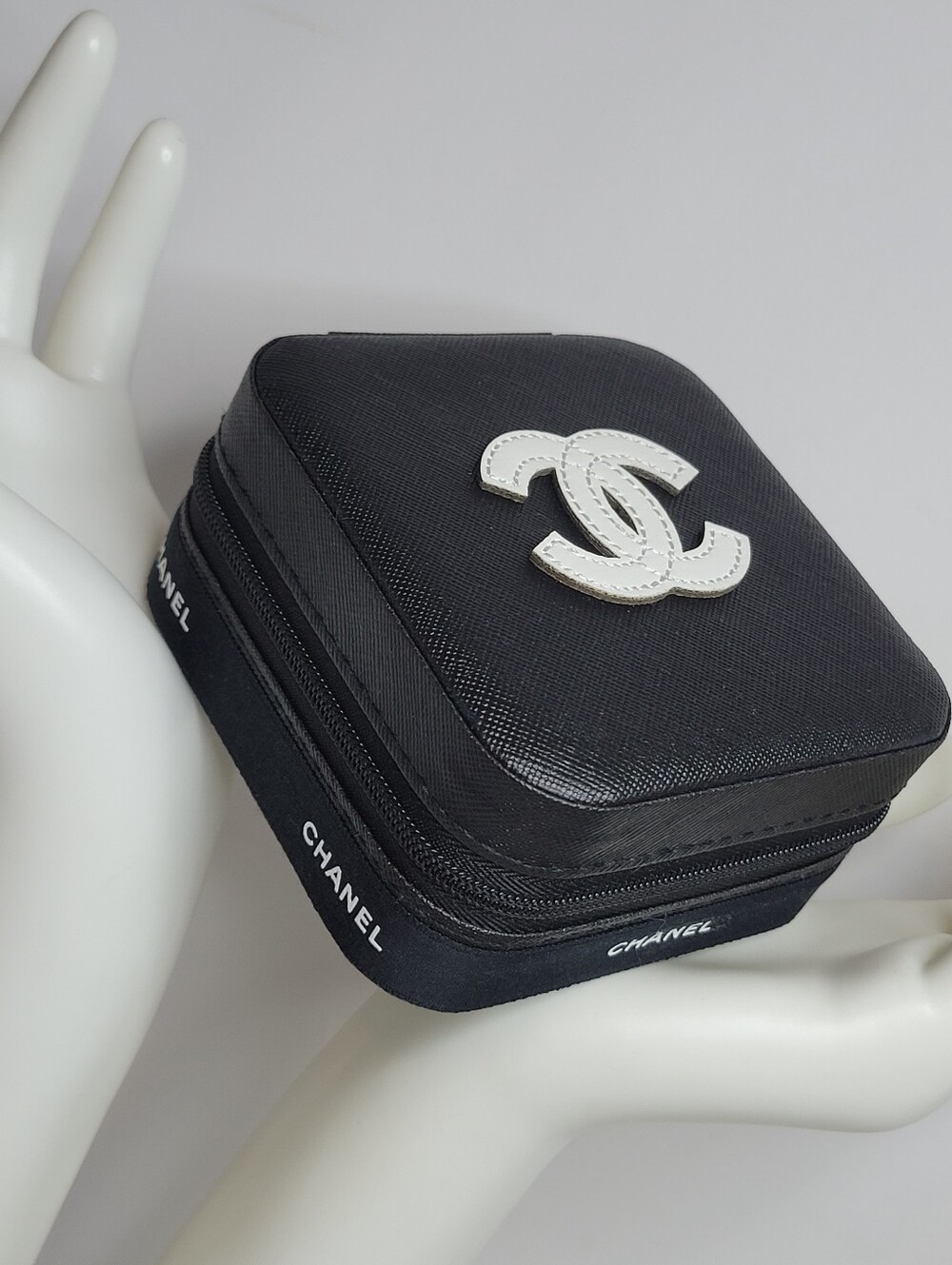 CHANEL ribbon Embellished PU Leather Jewelry Box - Picture 2 of 9